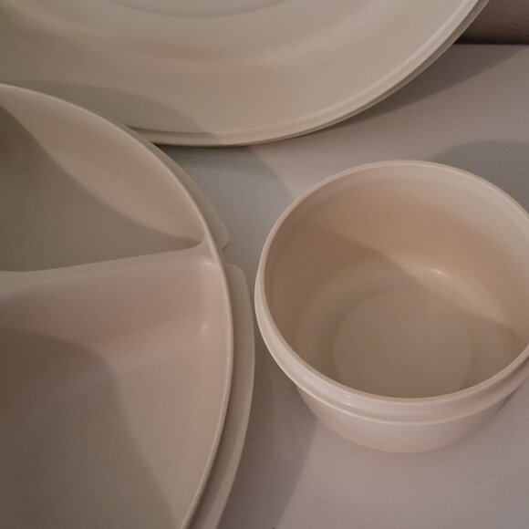 TUPPERWARE DIVIDED VEGETABLE RELISH CHIP & DIP SERVING TRAY VGUC - Picture 4 of 13
